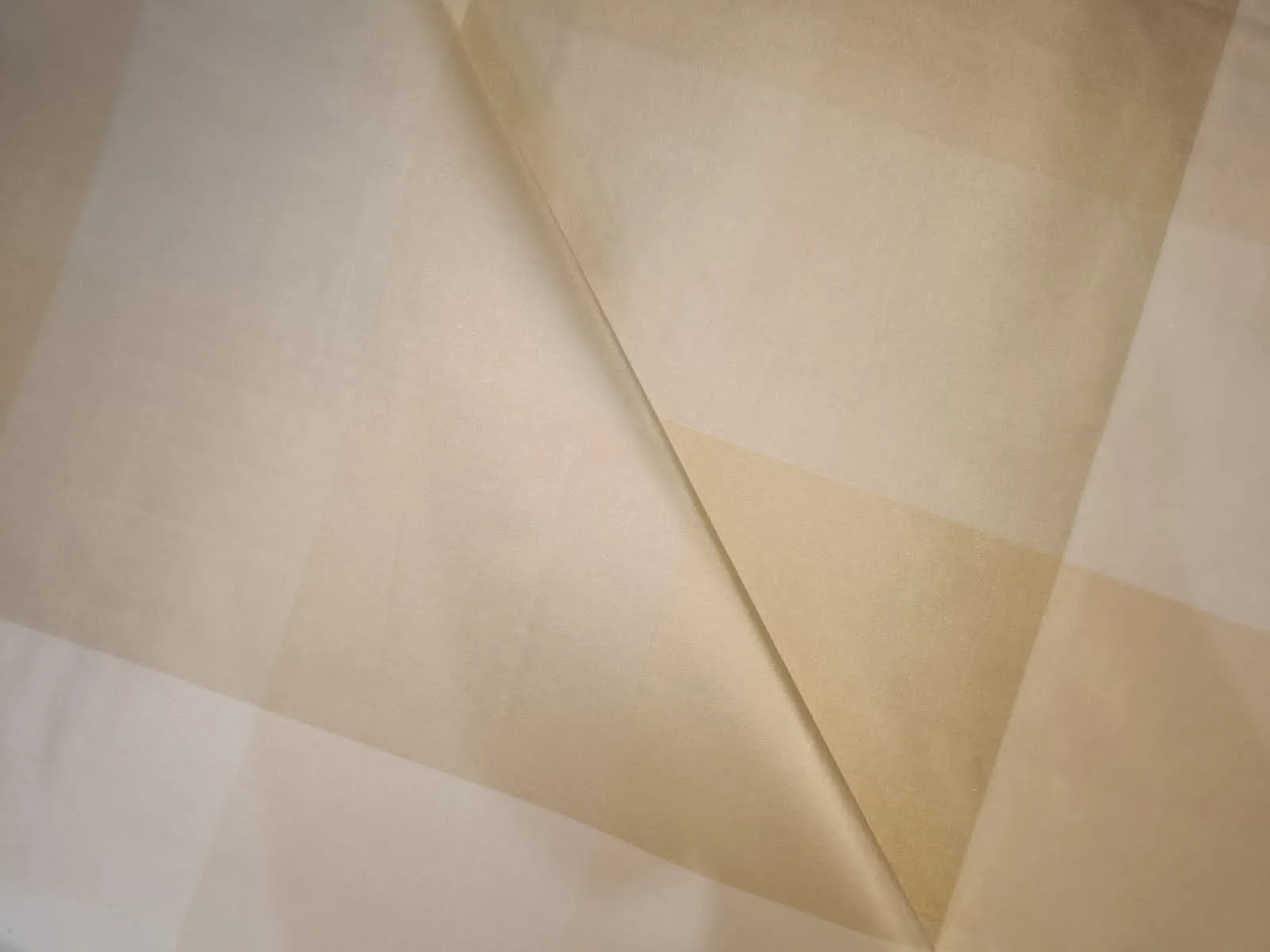 100% PURE SILK TAFFETA FABRIC PLAIDS CREAM AND BEIGE PLAIDS 54" wide TAFNEWC5[1]